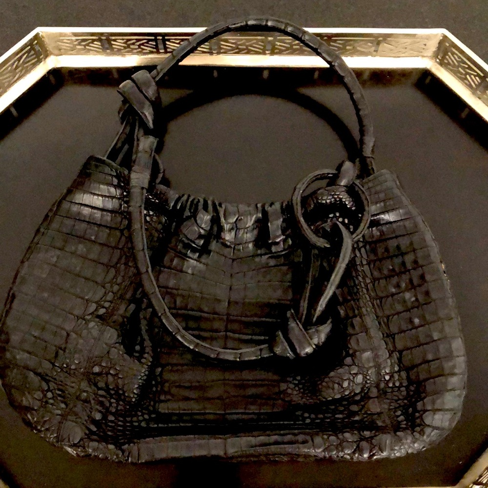Nancy Gonzalez CROCODILE NEW CONDITION UNIQUE HANDLE WITH CIRCLE AND TWO KNOTS